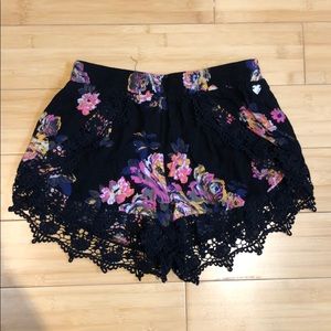 Kendall & Kylie pattern shorts